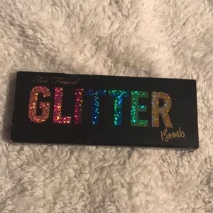 Too Faced Glitter Bomb Eyeshadow 🎨